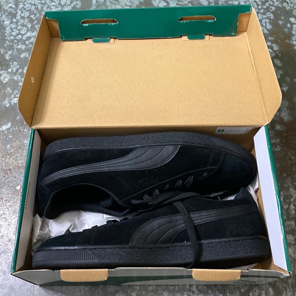 Brand new Mens’ Puma suede classic sneakers